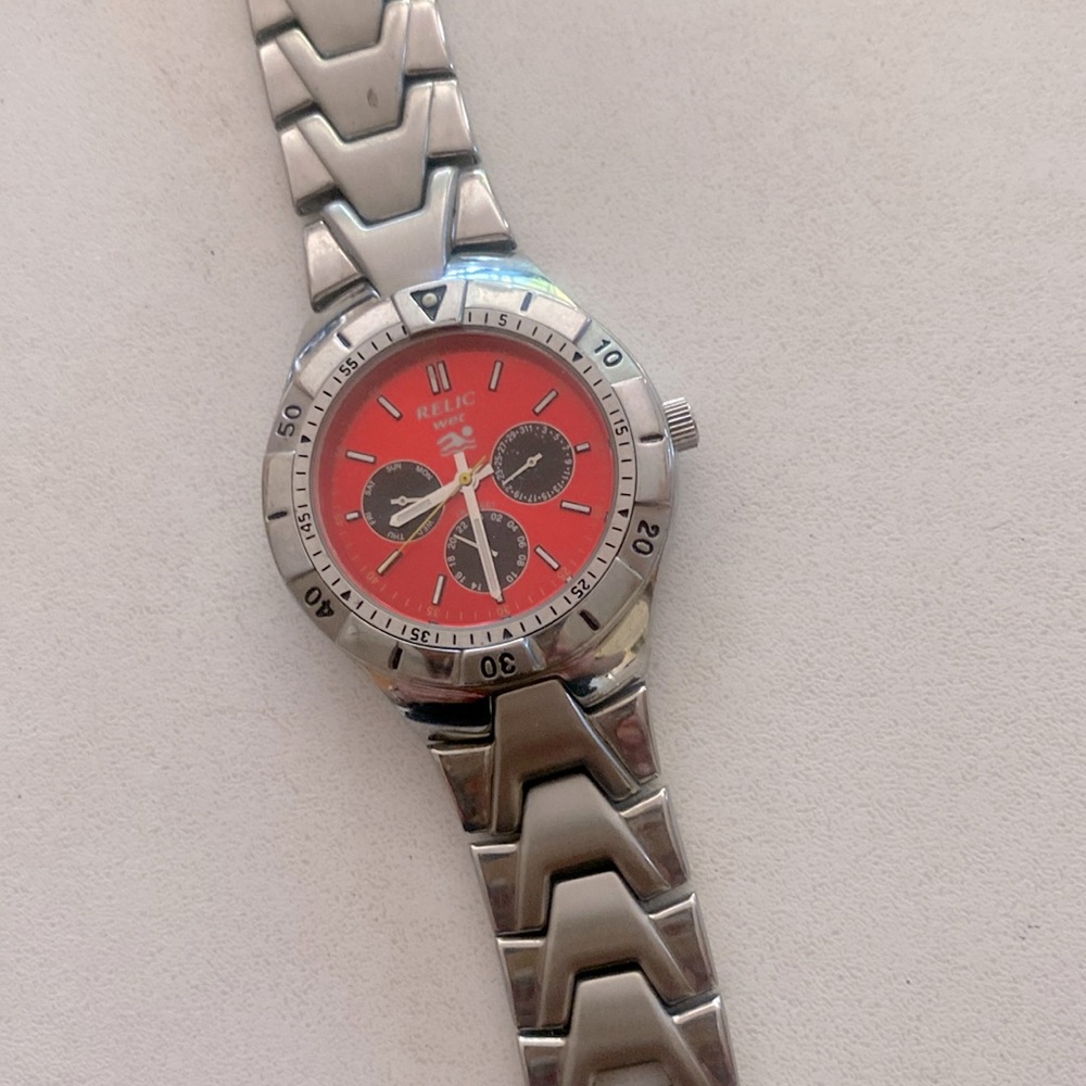 Relic quartz watch. Stainless steel band.